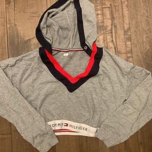 Cropped Tommy Hilfiger long sleeve hoodie
